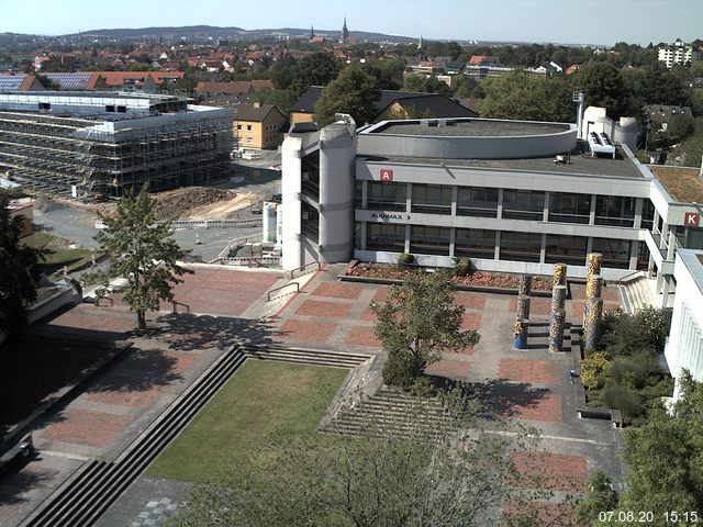 Foto der Webcam: Verwaltungsgebäude, Innenhof mit Audimax, Hörsaal-Gebäude 1