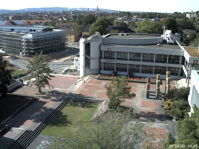 Foto der Webcam: Verwaltungsgebäude, Innenhof mit Audimax, Hörsaal-Gebäude 1