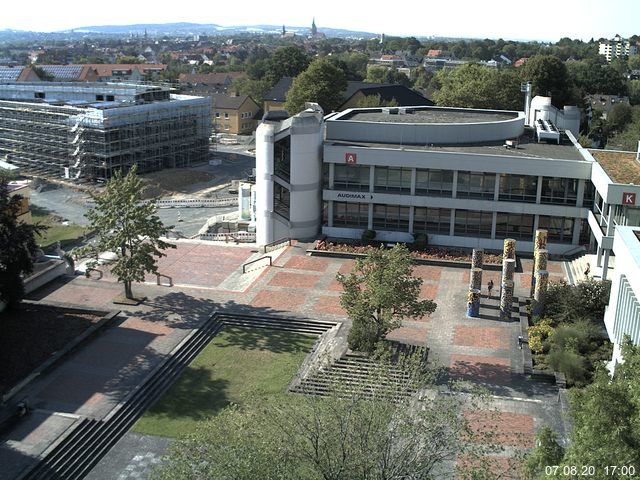 Foto der Webcam: Verwaltungsgebäude, Innenhof mit Audimax, Hörsaal-Gebäude 1