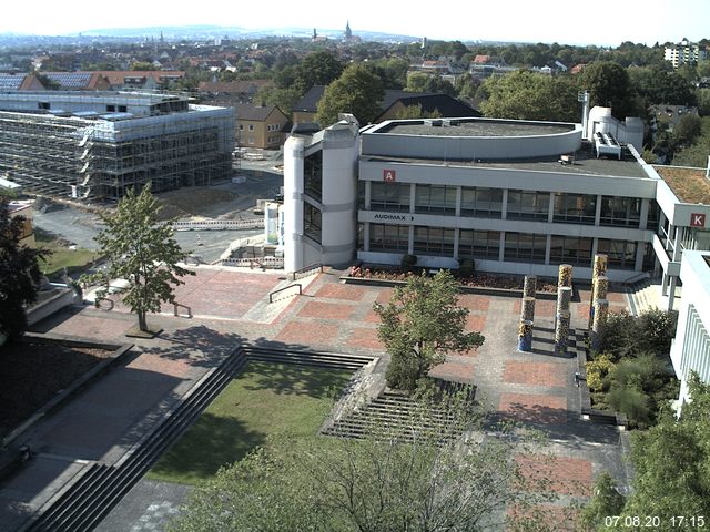 Foto der Webcam: Verwaltungsgebäude, Innenhof mit Audimax, Hörsaal-Gebäude 1