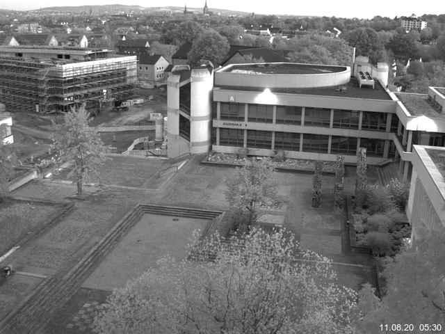 Foto der Webcam: Verwaltungsgebäude, Innenhof mit Audimax, Hörsaal-Gebäude 1