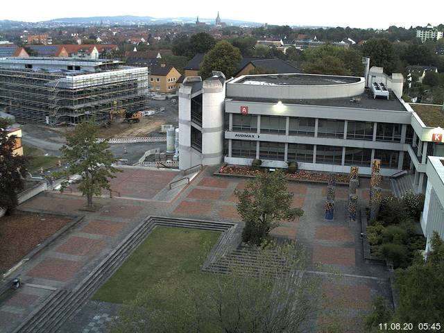 Foto der Webcam: Verwaltungsgebäude, Innenhof mit Audimax, Hörsaal-Gebäude 1