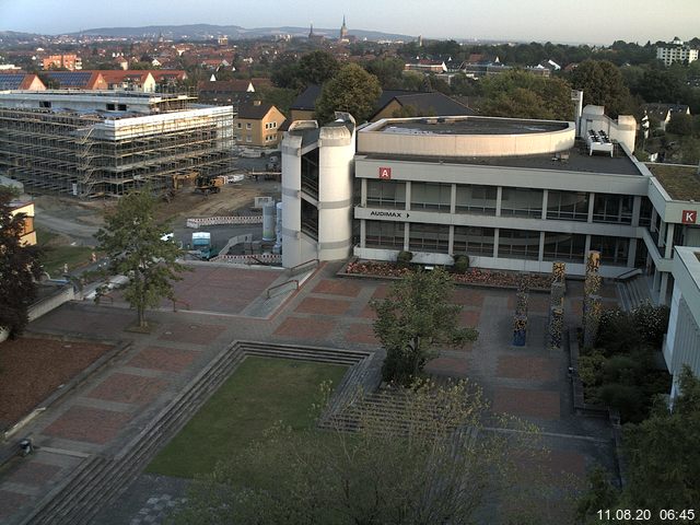 Foto der Webcam: Verwaltungsgebäude, Innenhof mit Audimax, Hörsaal-Gebäude 1