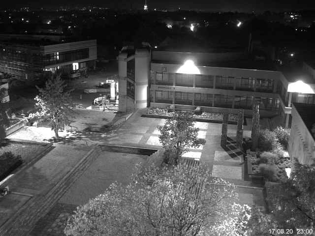 Foto der Webcam: Verwaltungsgebäude, Innenhof mit Audimax, Hörsaal-Gebäude 1