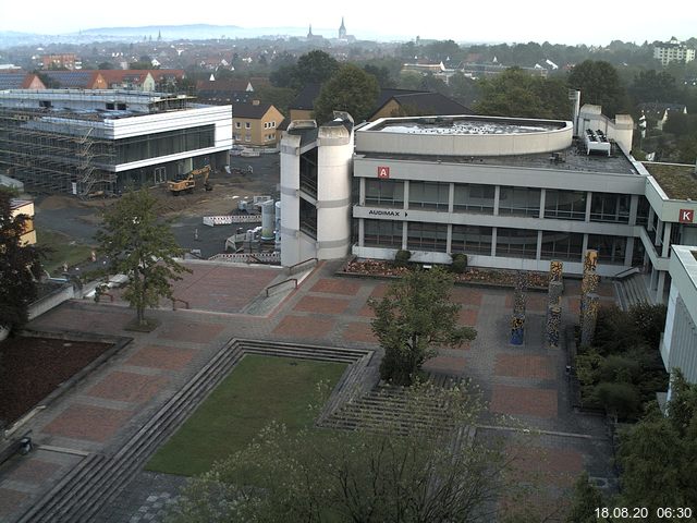 Foto der Webcam: Verwaltungsgebäude, Innenhof mit Audimax, Hörsaal-Gebäude 1