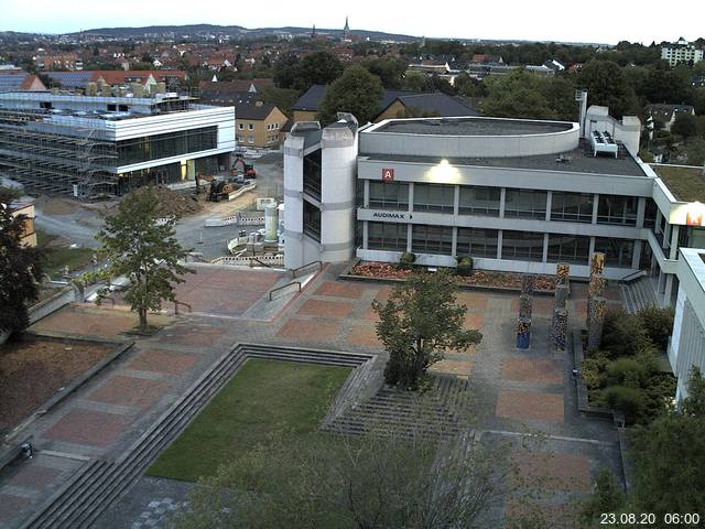 Foto der Webcam: Verwaltungsgebäude, Innenhof mit Audimax, Hörsaal-Gebäude 1