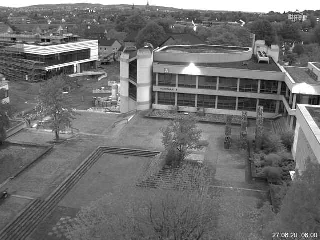 Foto der Webcam: Verwaltungsgebäude, Innenhof mit Audimax, Hörsaal-Gebäude 1