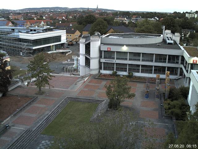 Foto der Webcam: Verwaltungsgebäude, Innenhof mit Audimax, Hörsaal-Gebäude 1