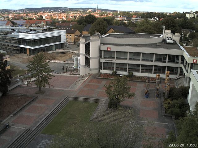 Foto der Webcam: Verwaltungsgebäude, Innenhof mit Audimax, Hörsaal-Gebäude 1