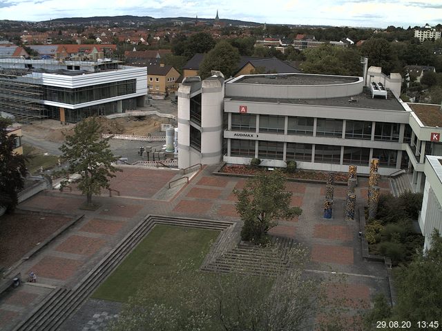 Foto der Webcam: Verwaltungsgebäude, Innenhof mit Audimax, Hörsaal-Gebäude 1