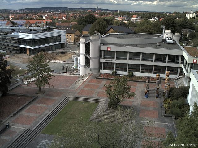 Foto der Webcam: Verwaltungsgebäude, Innenhof mit Audimax, Hörsaal-Gebäude 1