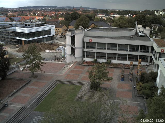 Foto der Webcam: Verwaltungsgebäude, Innenhof mit Audimax, Hörsaal-Gebäude 1