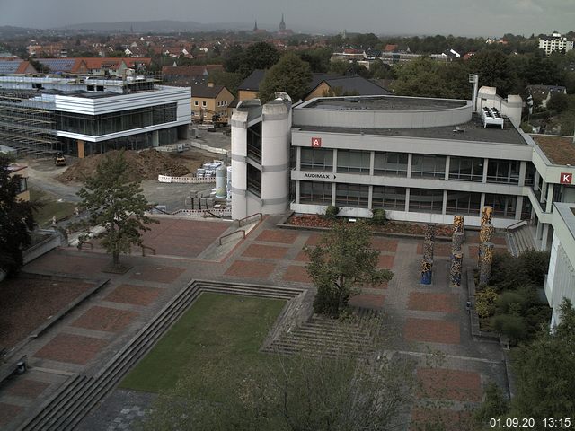 Foto der Webcam: Verwaltungsgebäude, Innenhof mit Audimax, Hörsaal-Gebäude 1