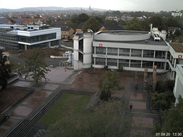 Foto der Webcam: Verwaltungsgebäude, Innenhof mit Audimax, Hörsaal-Gebäude 1