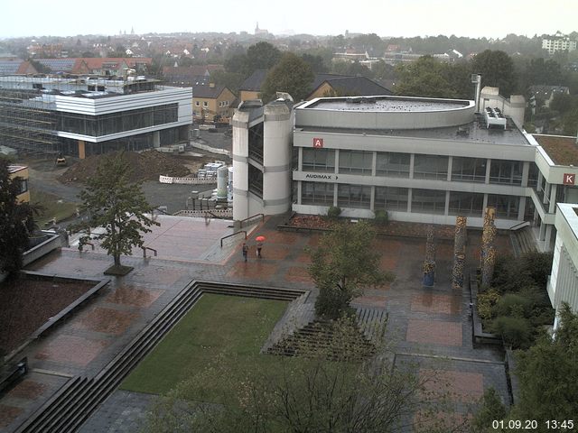 Foto der Webcam: Verwaltungsgebäude, Innenhof mit Audimax, Hörsaal-Gebäude 1