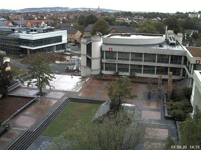 Foto der Webcam: Verwaltungsgebäude, Innenhof mit Audimax, Hörsaal-Gebäude 1