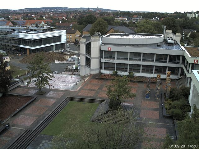 Foto der Webcam: Verwaltungsgebäude, Innenhof mit Audimax, Hörsaal-Gebäude 1