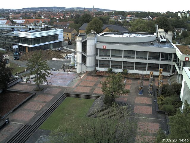 Foto der Webcam: Verwaltungsgebäude, Innenhof mit Audimax, Hörsaal-Gebäude 1