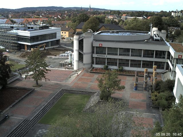 Foto der Webcam: Verwaltungsgebäude, Innenhof mit Audimax, Hörsaal-Gebäude 1