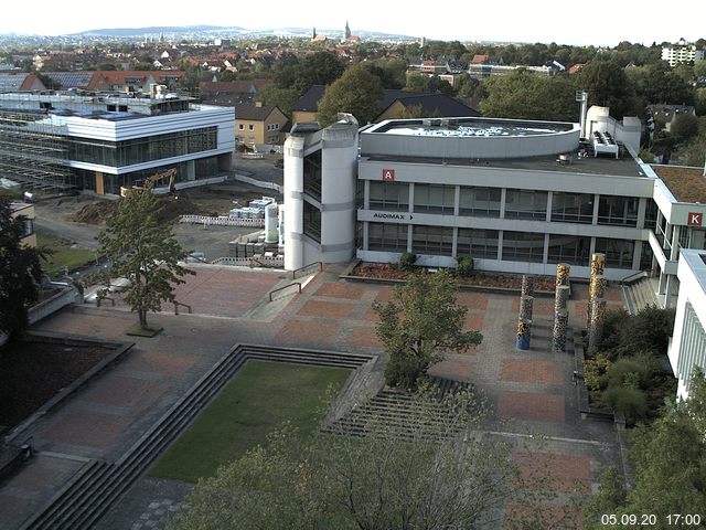 Foto der Webcam: Verwaltungsgebäude, Innenhof mit Audimax, Hörsaal-Gebäude 1