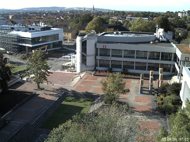 Foto der Webcam: Verwaltungsgebäude, Innenhof mit Audimax, Hörsaal-Gebäude 1