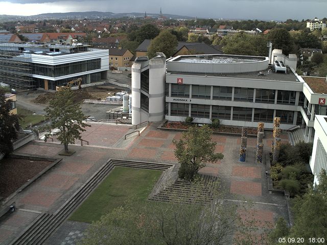 Foto der Webcam: Verwaltungsgebäude, Innenhof mit Audimax, Hörsaal-Gebäude 1