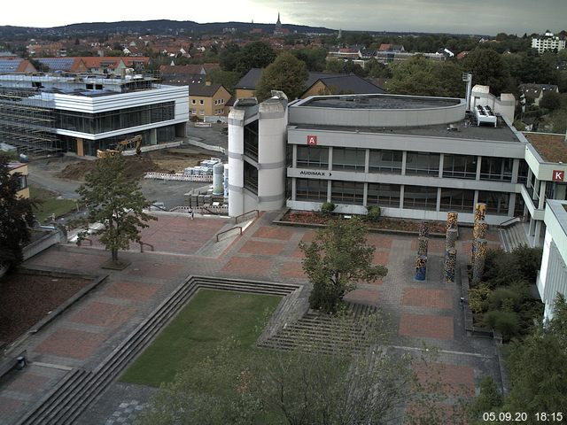 Foto der Webcam: Verwaltungsgebäude, Innenhof mit Audimax, Hörsaal-Gebäude 1