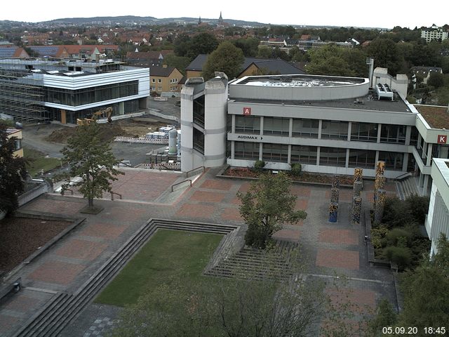 Foto der Webcam: Verwaltungsgebäude, Innenhof mit Audimax, Hörsaal-Gebäude 1