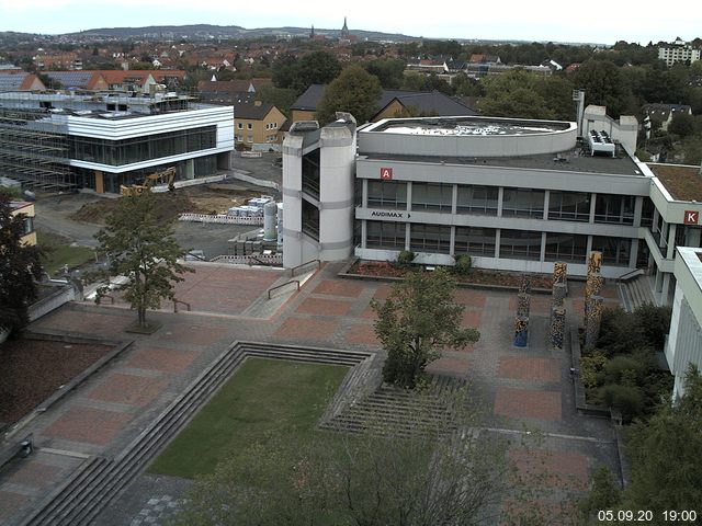 Foto der Webcam: Verwaltungsgebäude, Innenhof mit Audimax, Hörsaal-Gebäude 1