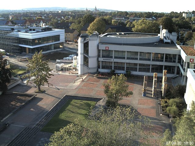 Foto der Webcam: Verwaltungsgeb&auml;ude, Innenhof mit Audimax, H&ouml;rsaal-Geb&auml;ude 1