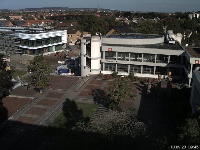 Foto der Webcam: Verwaltungsgebäude, Innenhof mit Audimax, Hörsaal-Gebäude 1