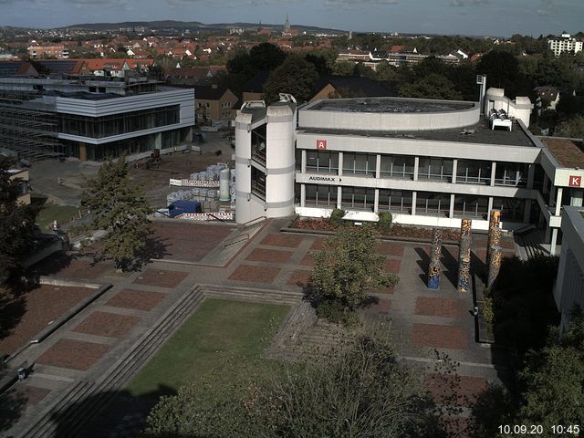 Foto der Webcam: Verwaltungsgebäude, Innenhof mit Audimax, Hörsaal-Gebäude 1