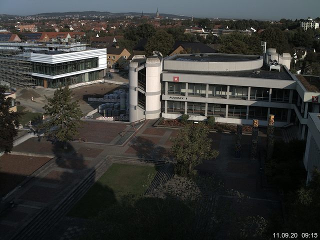 Foto der Webcam: Verwaltungsgebäude, Innenhof mit Audimax, Hörsaal-Gebäude 1