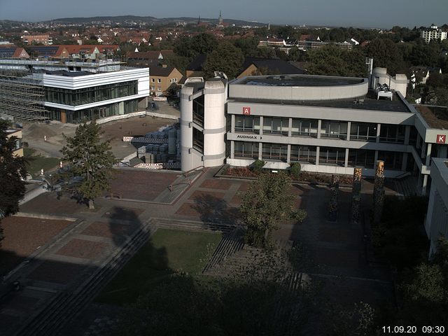 Foto der Webcam: Verwaltungsgebäude, Innenhof mit Audimax, Hörsaal-Gebäude 1