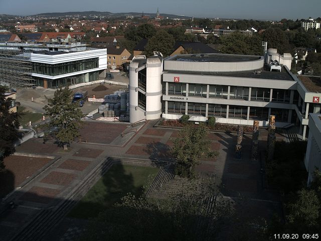 Foto der Webcam: Verwaltungsgebäude, Innenhof mit Audimax, Hörsaal-Gebäude 1