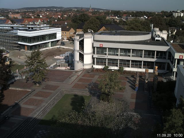 Foto der Webcam: Verwaltungsgebäude, Innenhof mit Audimax, Hörsaal-Gebäude 1