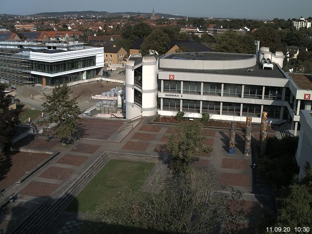 Foto der Webcam: Verwaltungsgebäude, Innenhof mit Audimax, Hörsaal-Gebäude 1