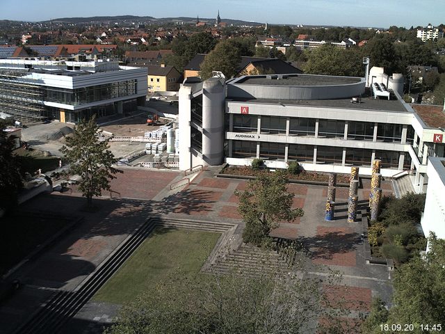 Foto der Webcam: Verwaltungsgebäude, Innenhof mit Audimax, Hörsaal-Gebäude 1