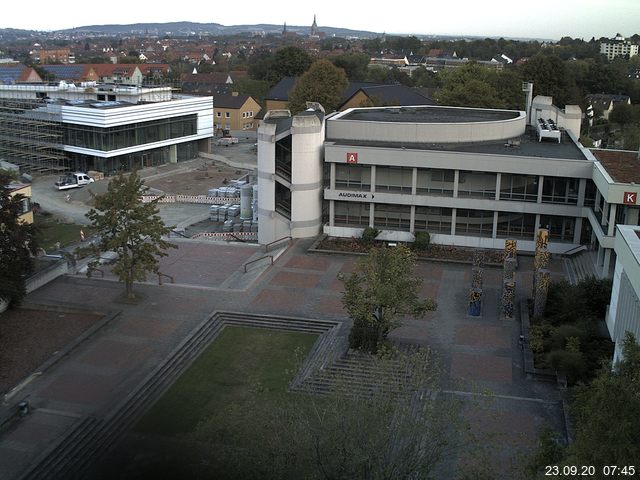 Foto der Webcam: Verwaltungsgebäude, Innenhof mit Audimax, Hörsaal-Gebäude 1