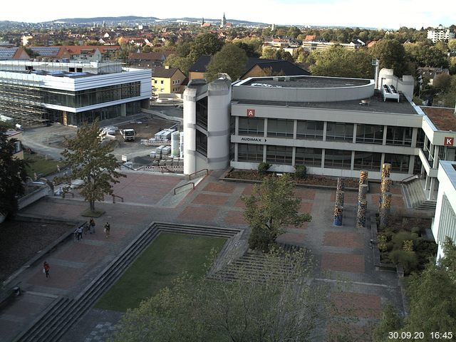 Foto der Webcam: Verwaltungsgebäude, Innenhof mit Audimax, Hörsaal-Gebäude 1