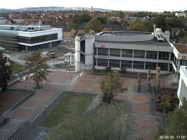 Foto der Webcam: Verwaltungsgebäude, Innenhof mit Audimax, Hörsaal-Gebäude 1