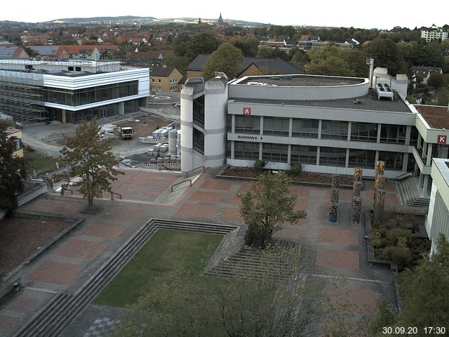 Foto der Webcam: Verwaltungsgebäude, Innenhof mit Audimax, Hörsaal-Gebäude 1