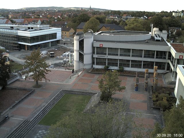 Foto der Webcam: Verwaltungsgebäude, Innenhof mit Audimax, Hörsaal-Gebäude 1