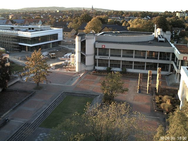 Foto der Webcam: Verwaltungsgebäude, Innenhof mit Audimax, Hörsaal-Gebäude 1