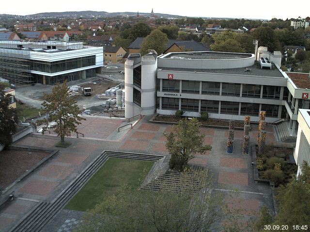 Foto der Webcam: Verwaltungsgebäude, Innenhof mit Audimax, Hörsaal-Gebäude 1