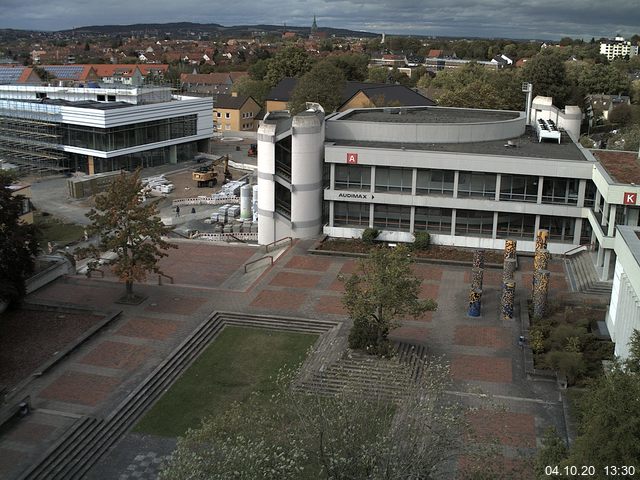 Foto der Webcam: Verwaltungsgebäude, Innenhof mit Audimax, Hörsaal-Gebäude 1