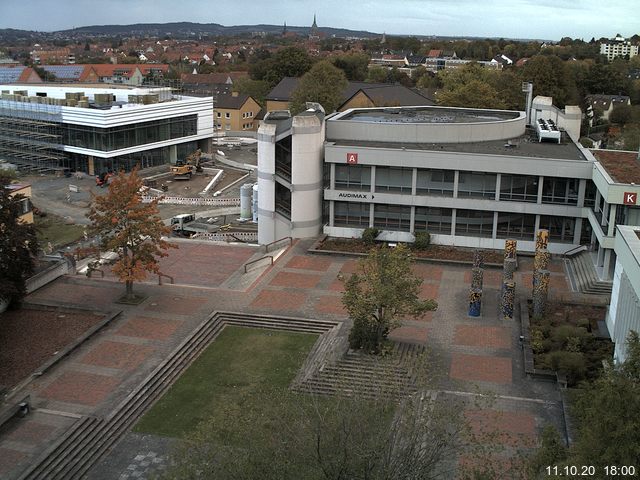 Foto der Webcam: Verwaltungsgebäude, Innenhof mit Audimax, Hörsaal-Gebäude 1