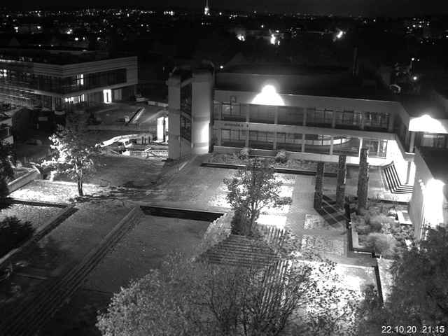 Foto der Webcam: Verwaltungsgebäude, Innenhof mit Audimax, Hörsaal-Gebäude 1