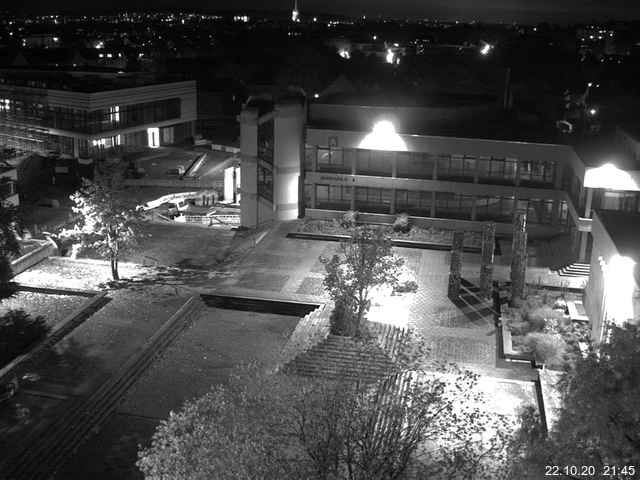 Foto der Webcam: Verwaltungsgebäude, Innenhof mit Audimax, Hörsaal-Gebäude 1