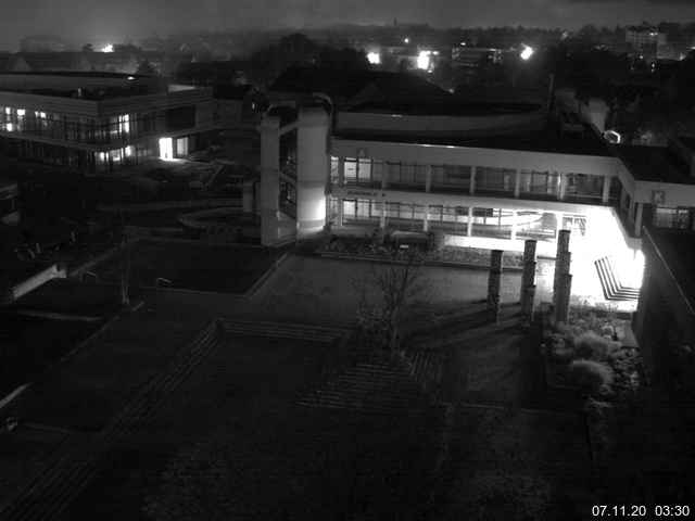 Foto der Webcam: Verwaltungsgebäude, Innenhof mit Audimax, Hörsaal-Gebäude 1